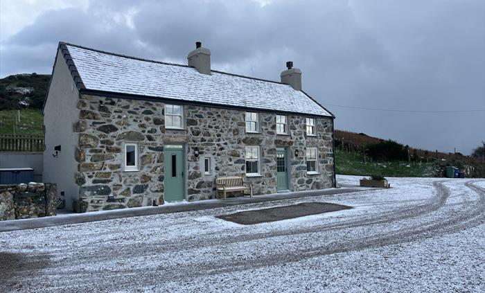 Pennant Igyn is a great place to stay summer or winter.
